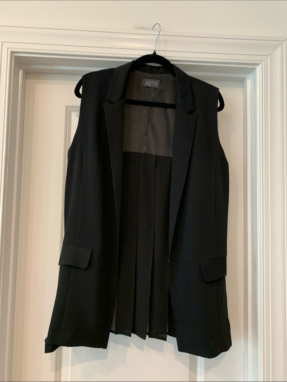 ASTR Black Long Sleeveless Blazer Vest M